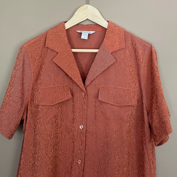 {Athleta} Echo Button Down Short Sleeve Top in Rust - Womens Medium - Picture 2 of 10